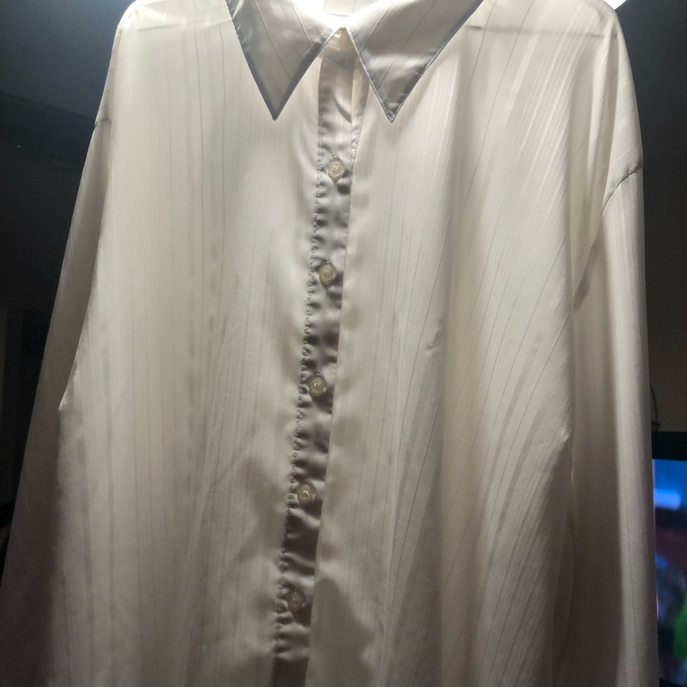 White Maggie Barnes collared dress shirt. 5X